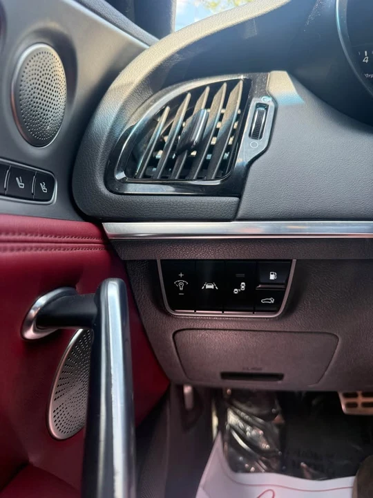 2020 Kia Stinger - Image 9 of 15