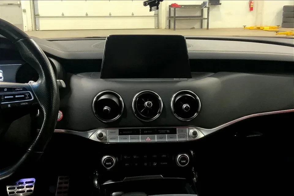 2020 Kia Stinger GT - Image 9 of 13