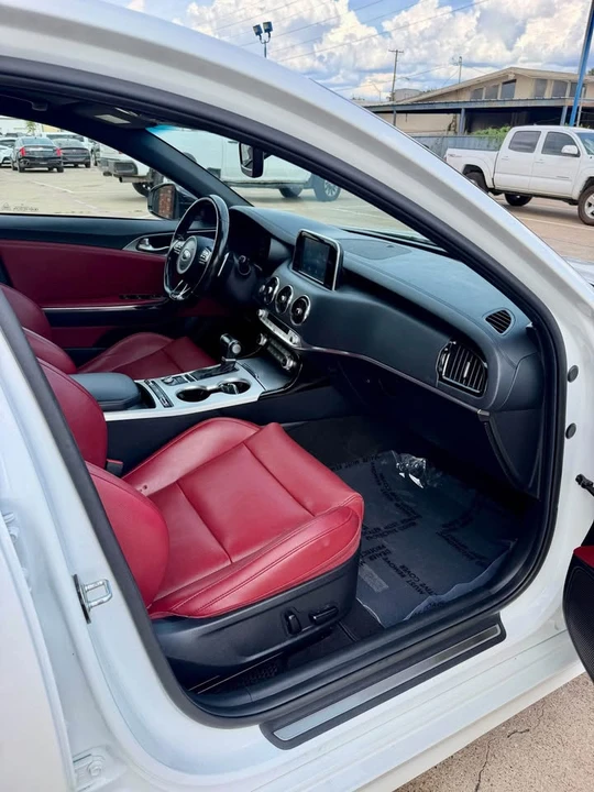 2020 Kia Stinger GT - Image 13 of 16