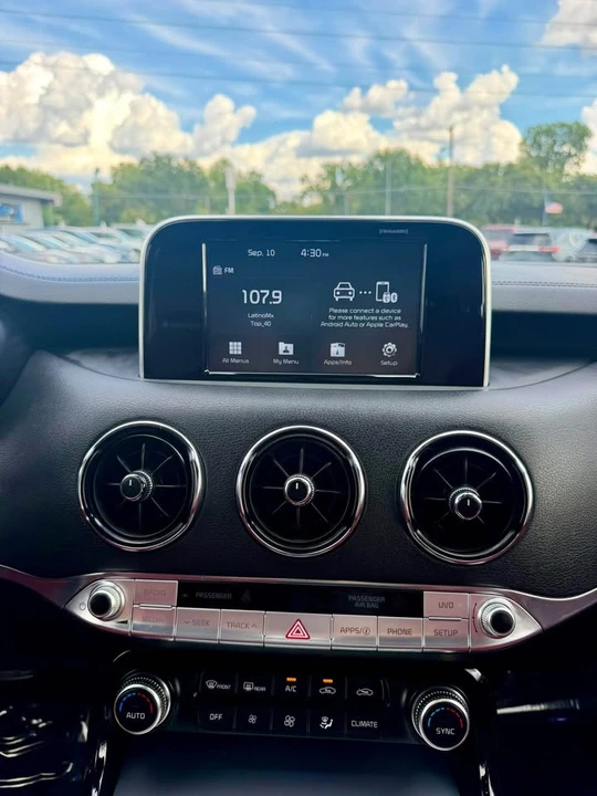 2020 Kia Stinger GT - Image 9 of 16