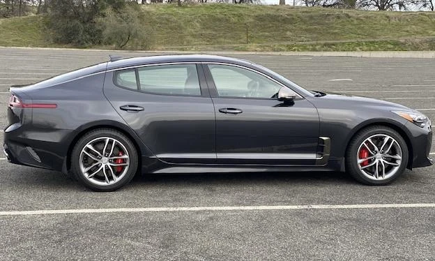 2020 Kia Stinger GT - Image 17 of 31