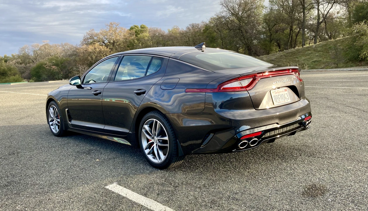 2020 Kia Stinger GT - Image 10 of 31
