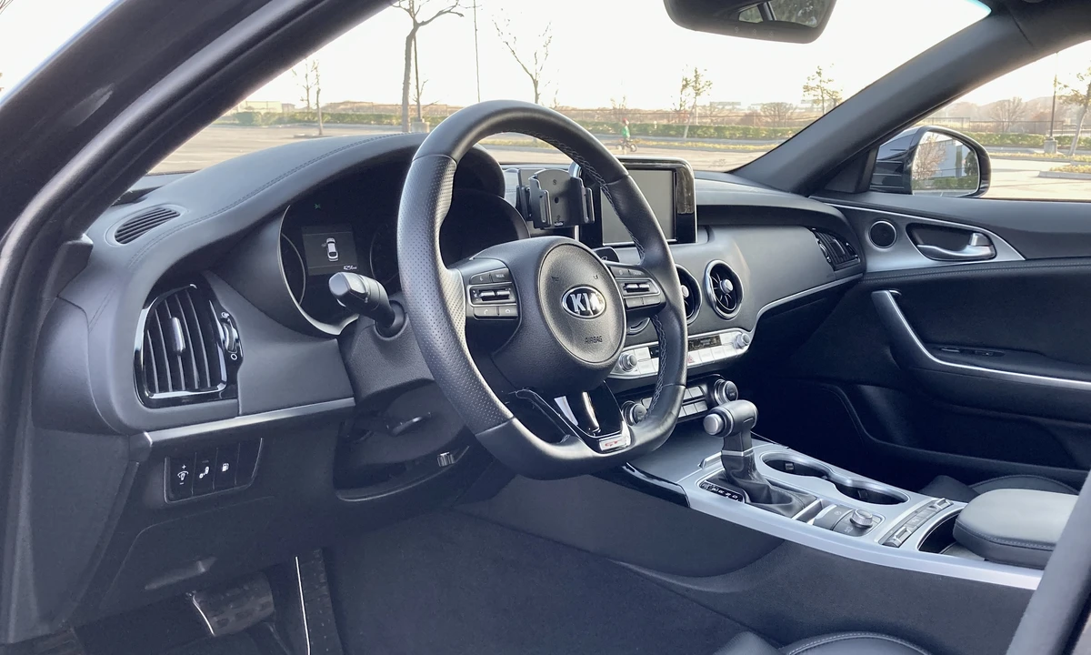 2020 Kia Stinger GT - Image 27 of 31