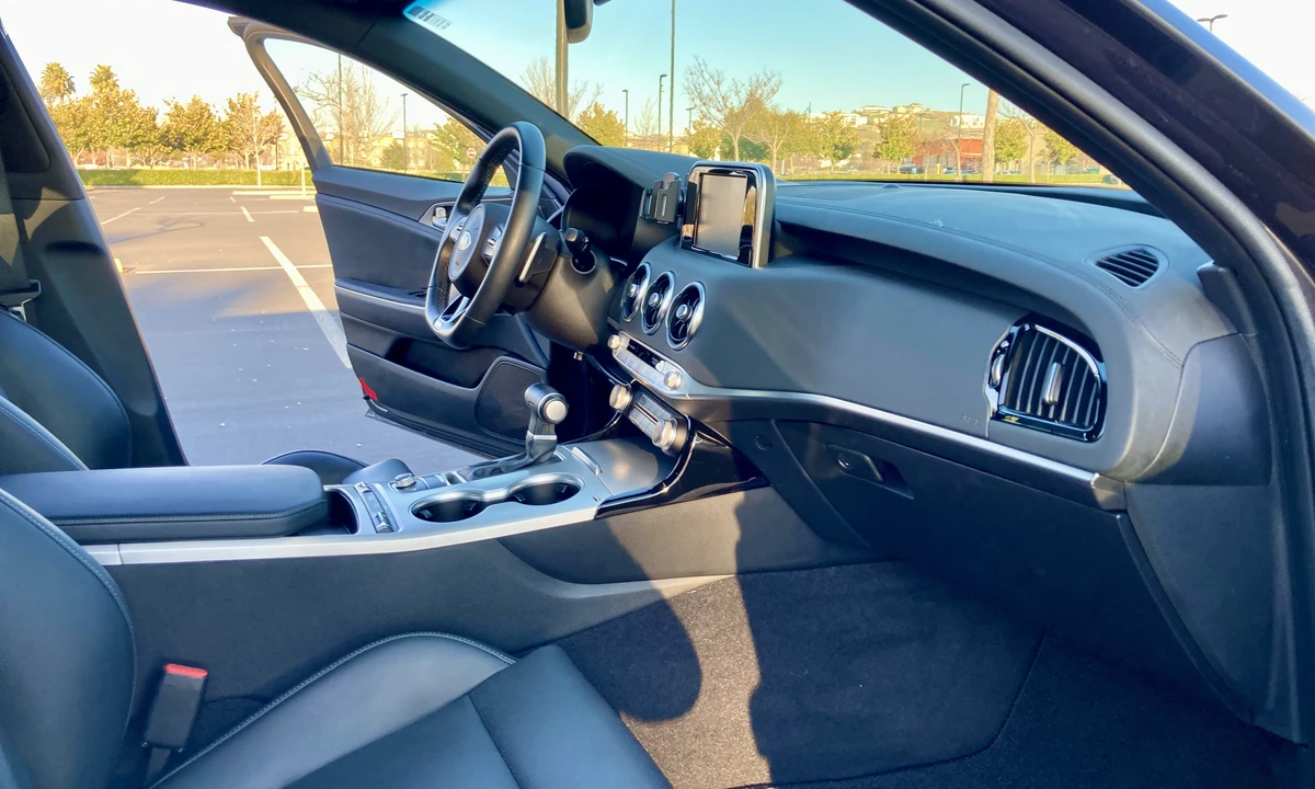 2020 Kia Stinger GT - Image 29 of 31