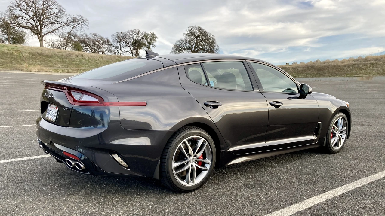 2020 Kia Stinger GT - Image 14 of 31