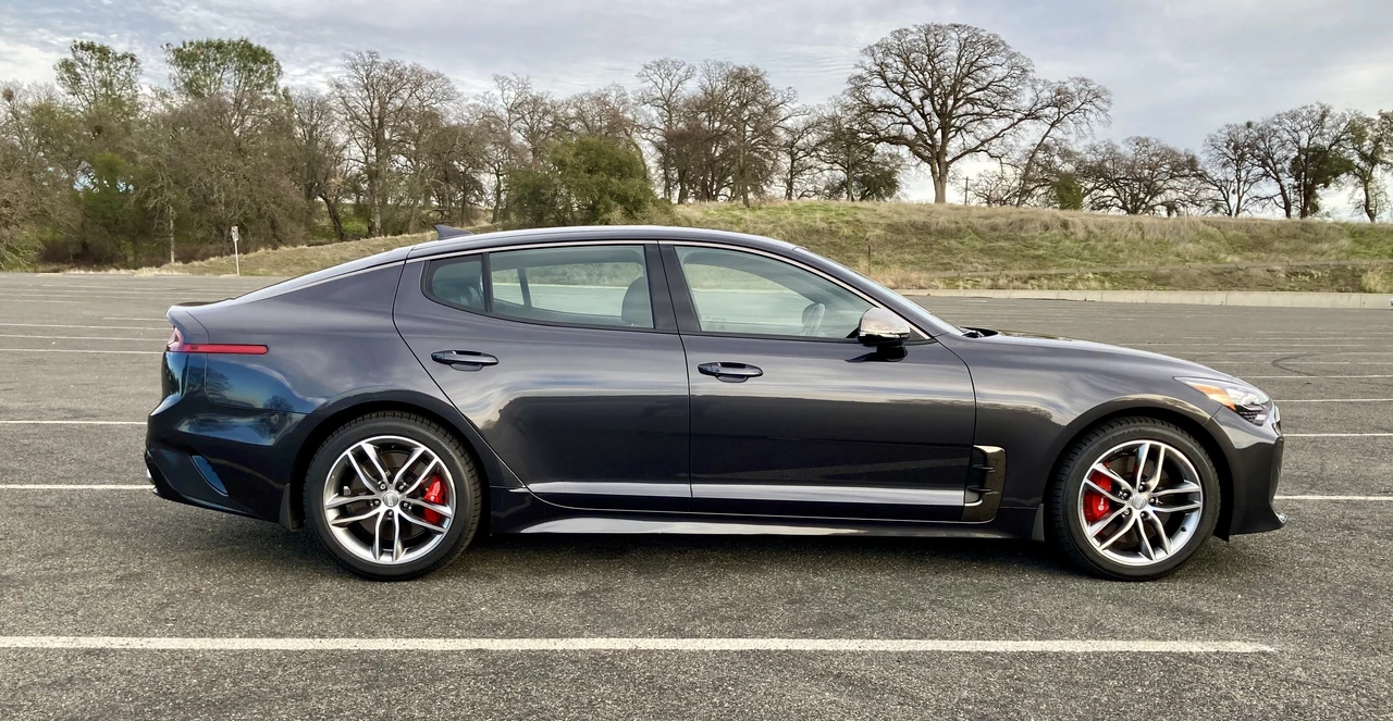 2020 Kia Stinger GT - Image 18 of 31