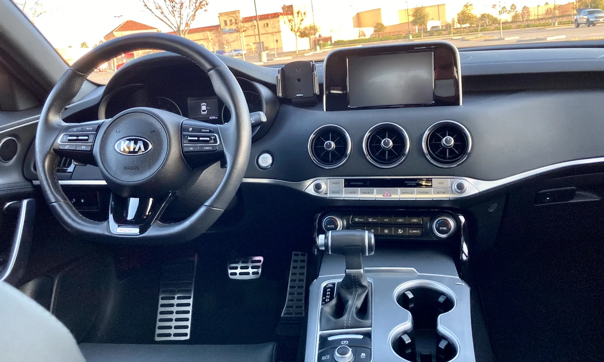 2020 Kia Stinger GT - Image 28 of 31