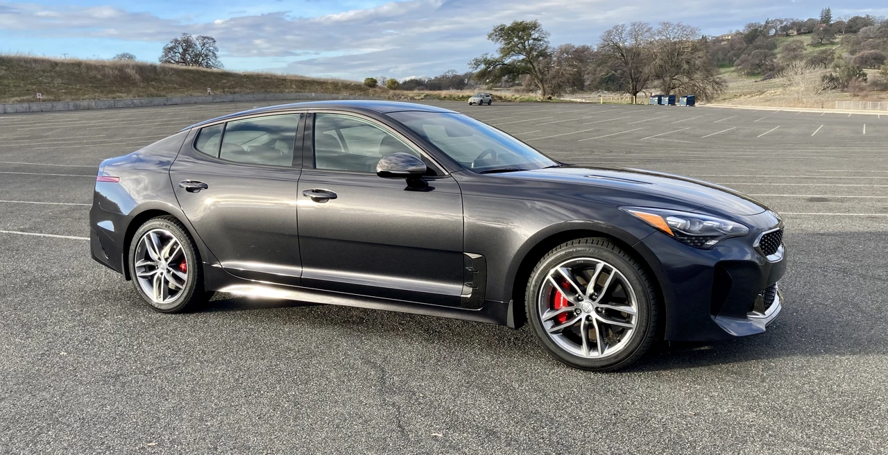 2020 Kia Stinger GT - Image 16 of 31