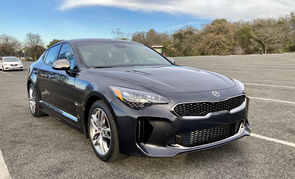2020 Kia Stinger GT - Image 22 of 31