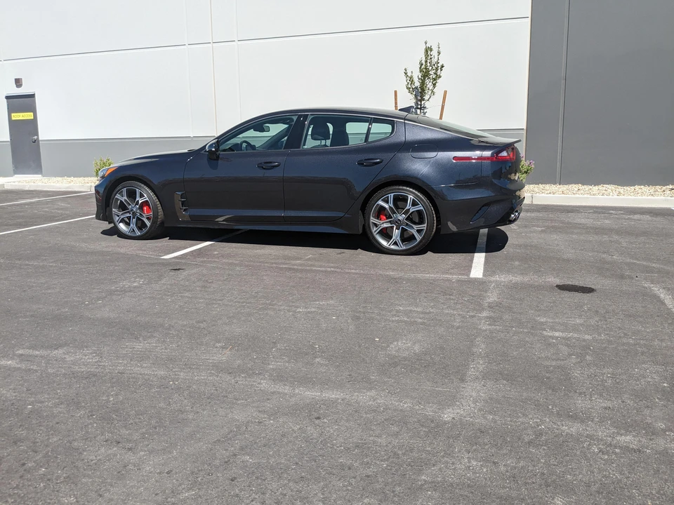 2020 Kia Stinger GT - Image 8 of 31