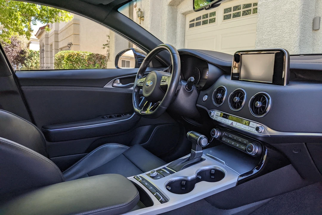 2020 Kia Stinger GT - Image 24 of 31