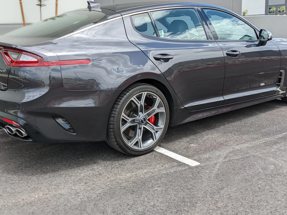 2020 Kia Stinger GT - Image 18 of 31