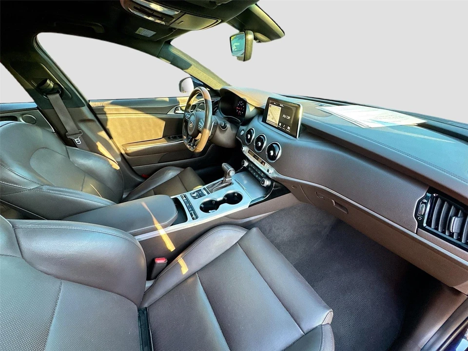 2020 Kia Stinger GT - Image 10 of 16