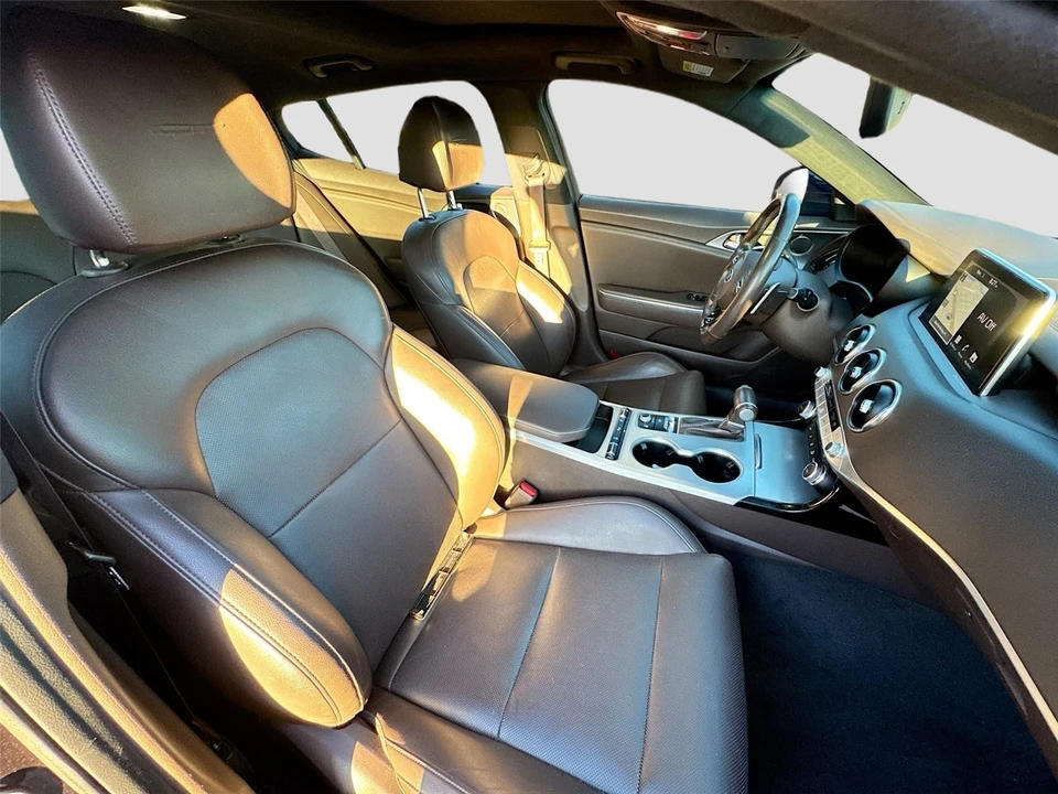 2020 Kia Stinger GT - Image 9 of 16