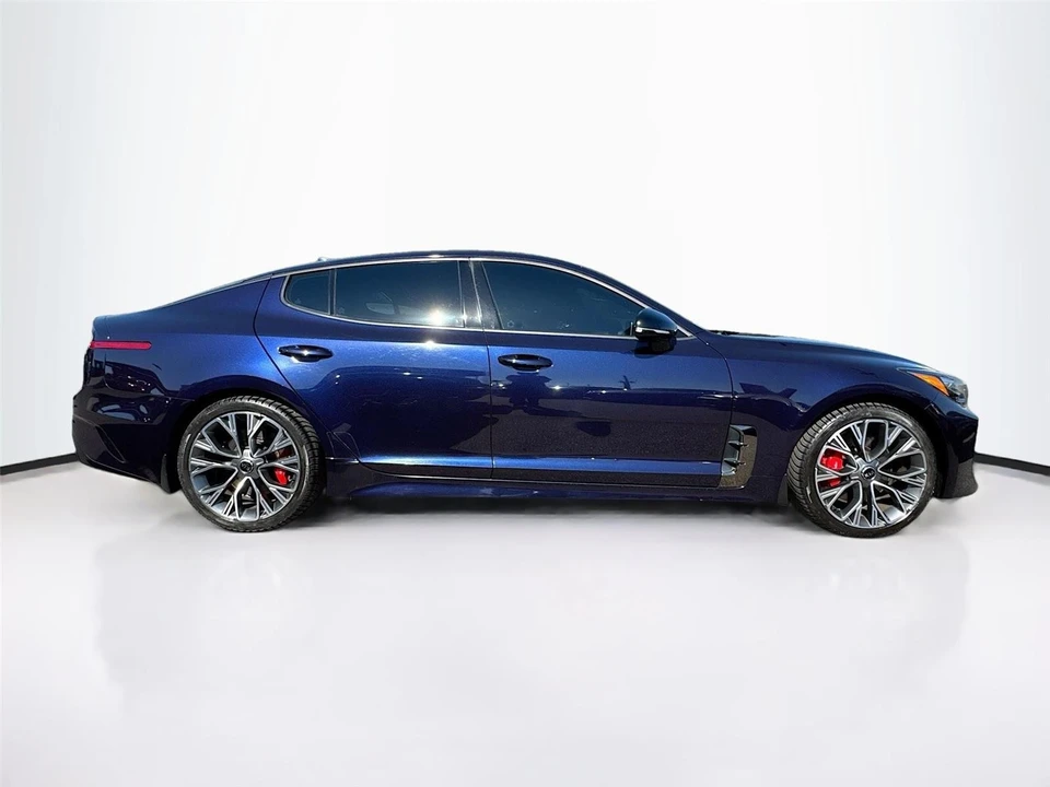 2020 Kia Stinger GT - Image 8 of 21