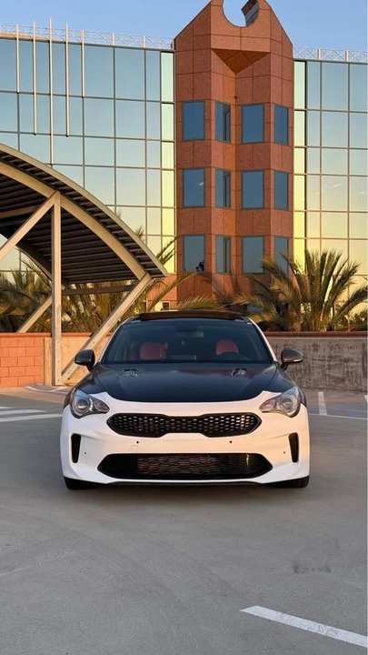 2020 Kia Stinger - Image 2 of 18