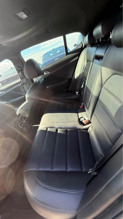 2020 Kia Stinger GT - Image 8 of 17