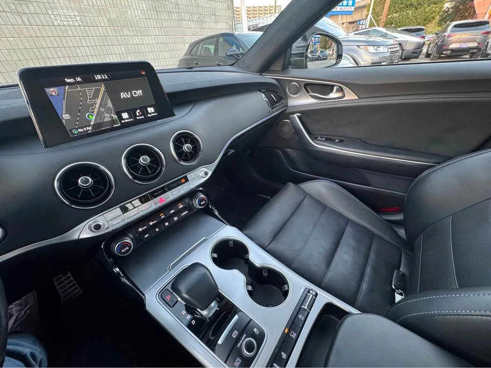 2020 Kia Stinger GT - Image 17 of 20