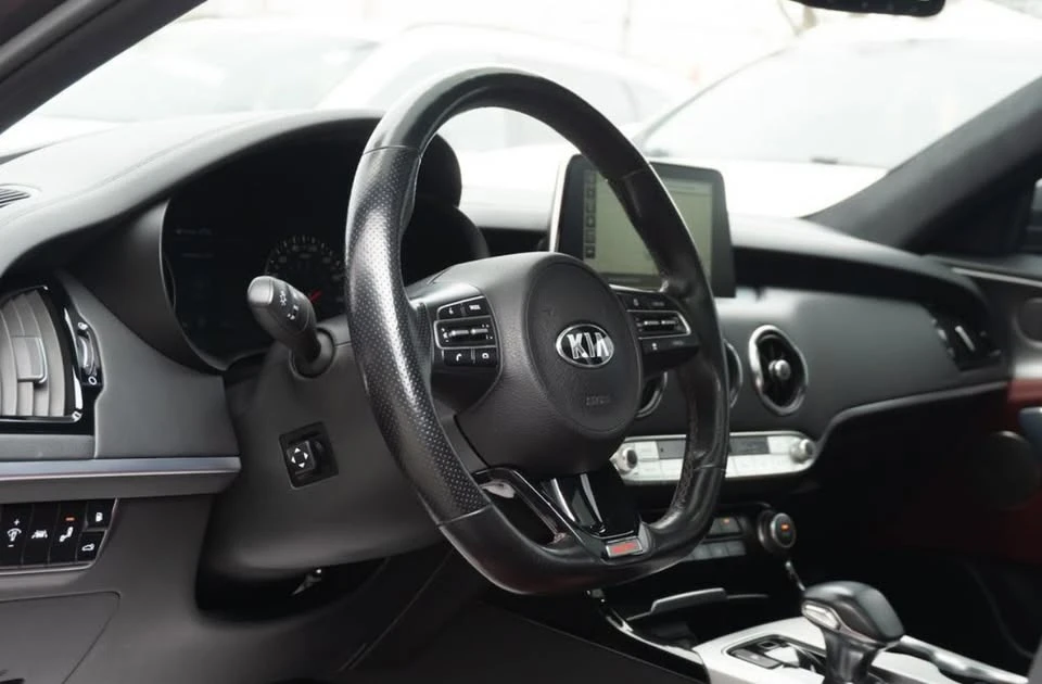 2020 Kia Stinger GT - Image 7 of 13