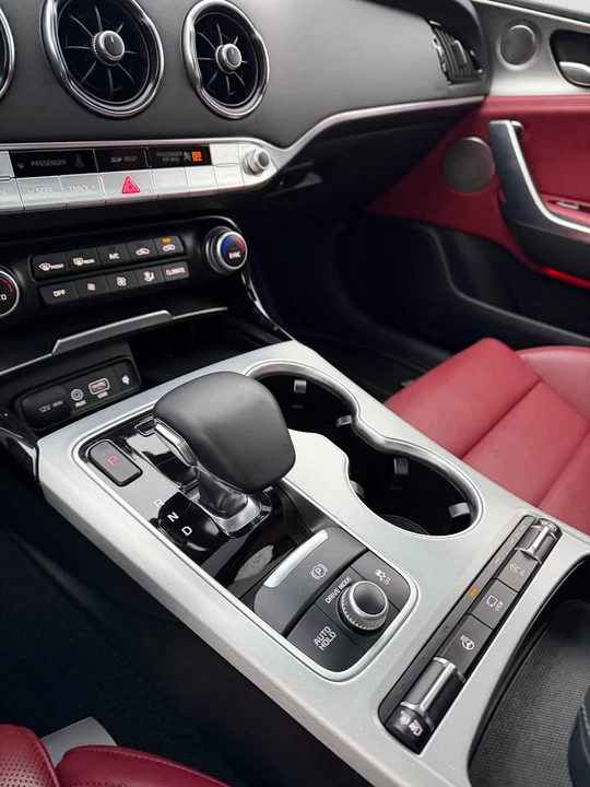 2020 Kia Stinger GT - Image 7 of 10