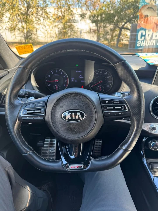 2020 Kia Stinger - Image 9 of 17