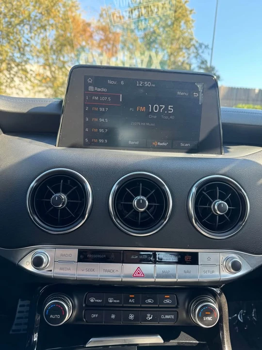 2020 Kia Stinger - Image 13 of 17
