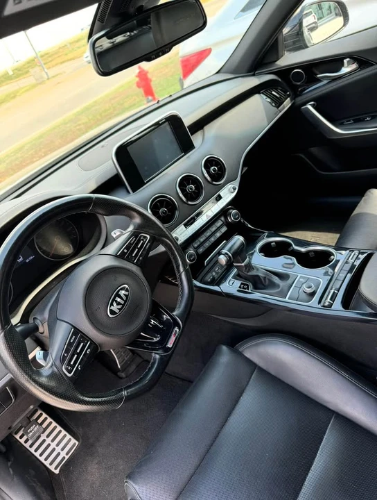 2020 Kia Stinger - Image 3 of 3