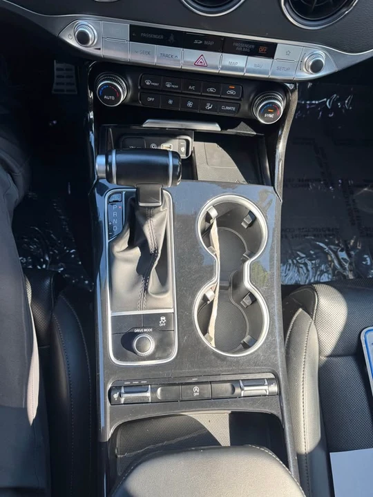 2020 Kia Stinger - Image 12 of 17