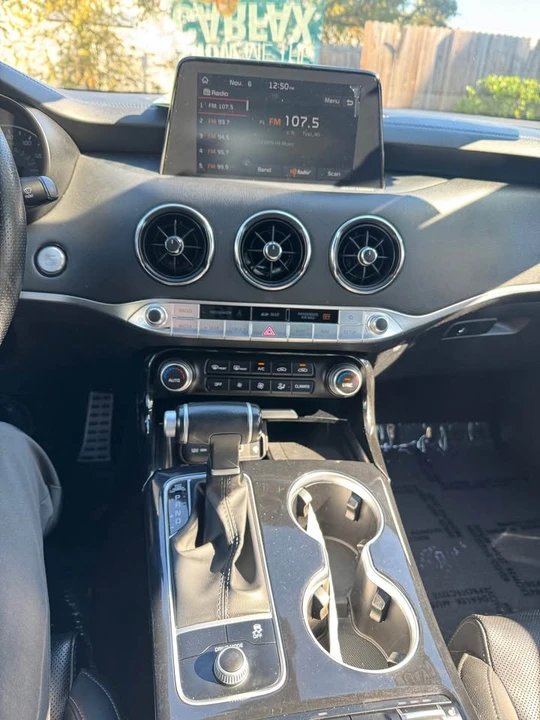 2020 Kia Stinger - Image 11 of 17