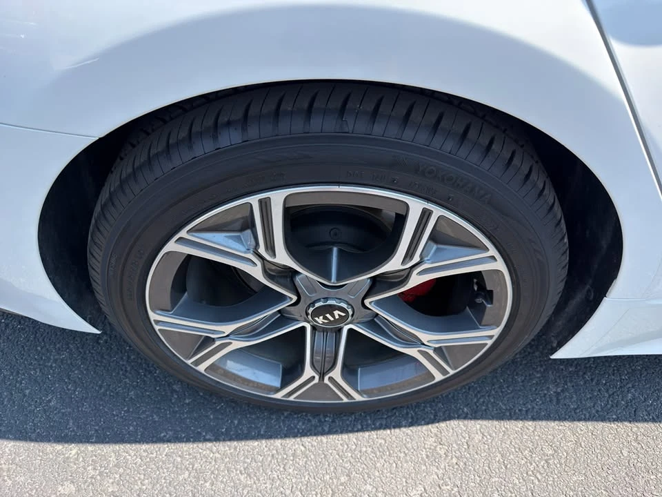 2020 Kia Stinger GT - Image 11 of 20