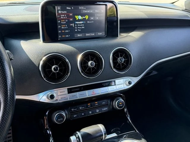 2020 Kia Stinger - Image 17 of 18