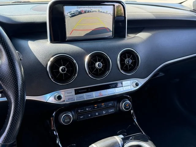 2020 Kia Stinger - Image 16 of 18