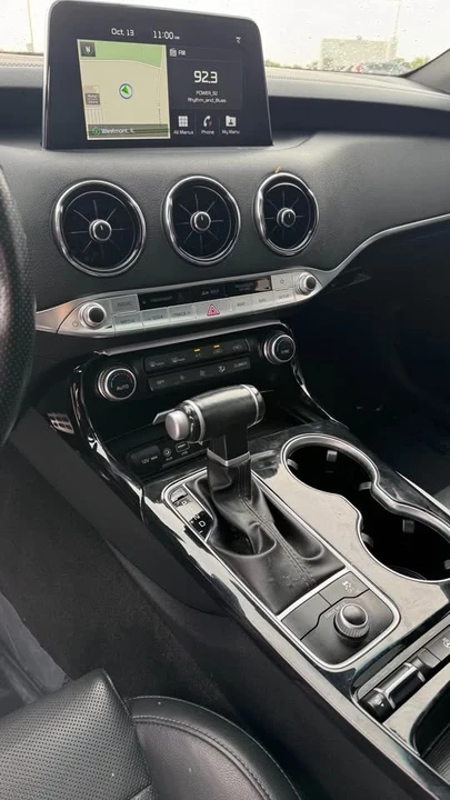 2020 Kia Stinger - Image 11 of 15