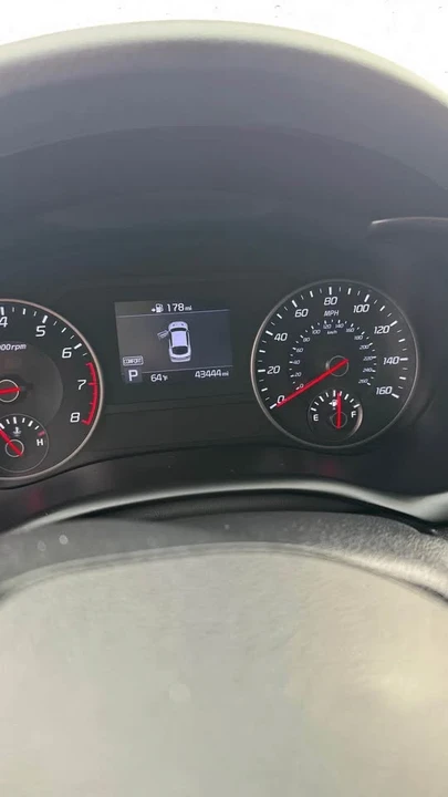 2020 Kia Stinger - Image 9 of 15