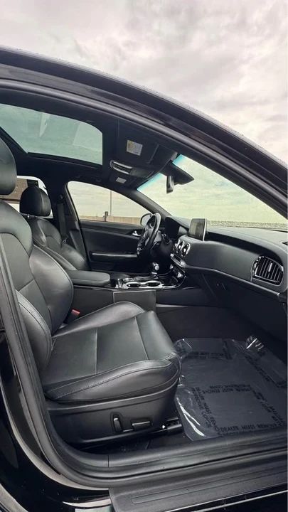 2020 Kia Stinger - Image 12 of 15