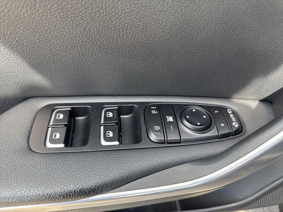 2020 Kia Stinger - Image 25 of 31