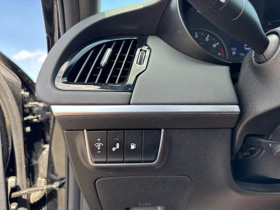 2020 Kia Stinger - Image 23 of 31