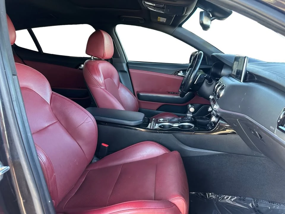 2020 Kia Stinger - Image 15 of 20