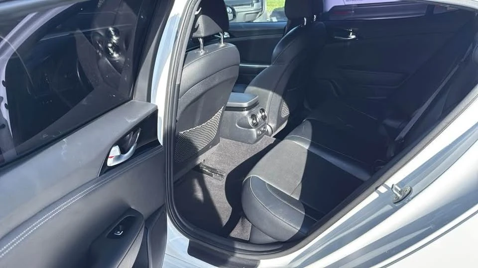 2020 Kia Stinger GT - Image 13 of 20