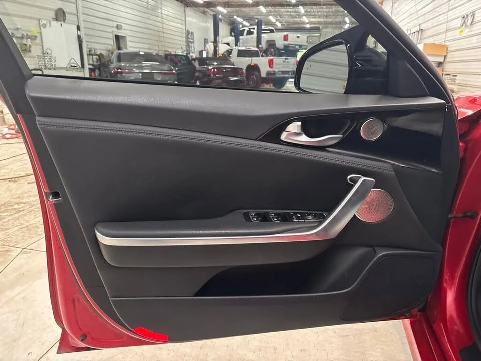 2020 Kia Stinger - Image 11 of 19