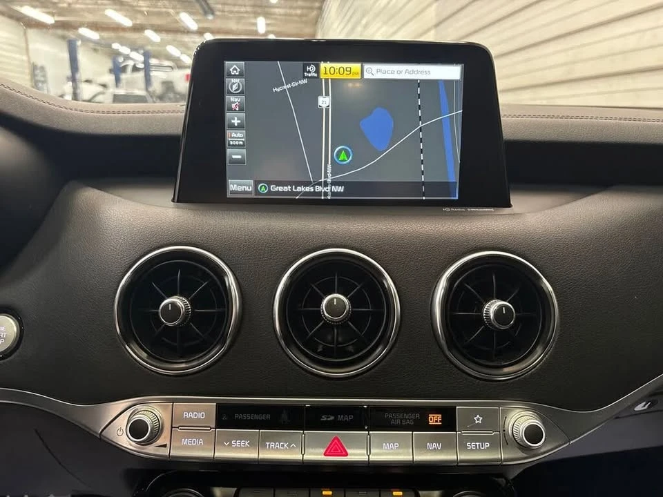 2020 Kia Stinger - Image 18 of 19
