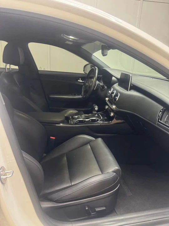 2020 Kia Stinger GT - Image 17 of 18