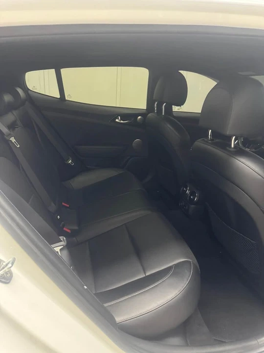 2020 Kia Stinger GT - Image 15 of 18