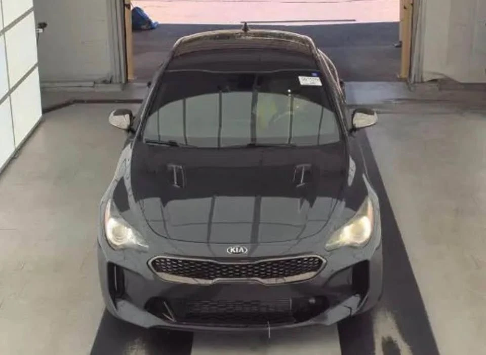 2020 Kia Stinger - Image 2 of 8