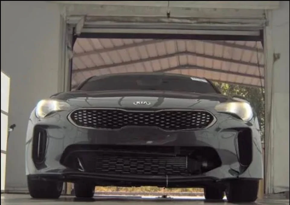 2020 Kia Stinger - Image 3 of 8