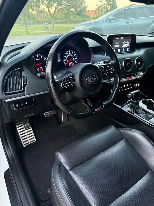 2020 Kia Stinger GT - Image 9 of 15