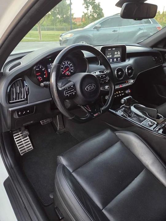2020 Kia Stinger - Image 9 of 12