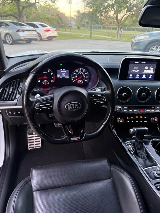 2020 Kia Stinger GT - Image 10 of 15
