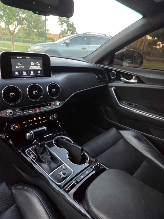 2020 Kia Stinger - Image 10 of 12