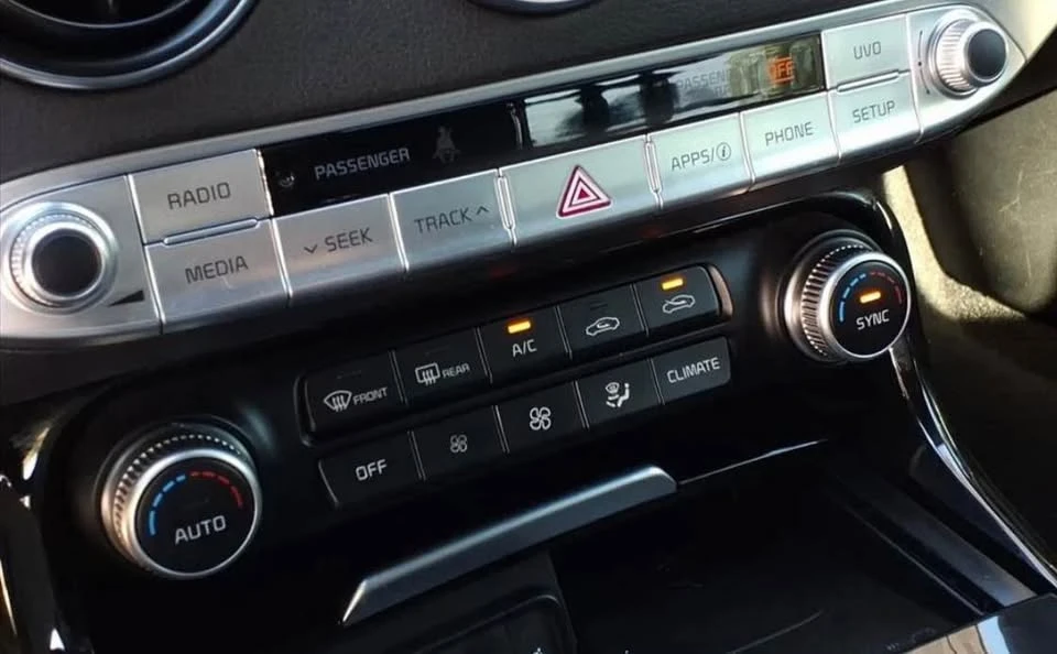 2020 Kia Stinger GT - Image 10 of 17
